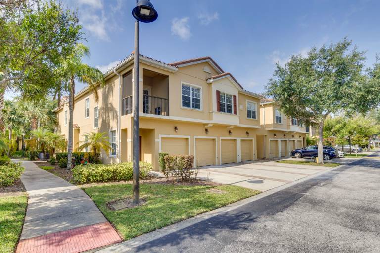 Kissimmee Retreat w/ Pool Access < 4 Mi to Disney! — photo 2