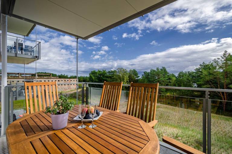 FeWo Se(e)hnsucht: 63 m² Ferienwohnung mit Balkon, Boxspringbett & E-Ladestation — photo 2