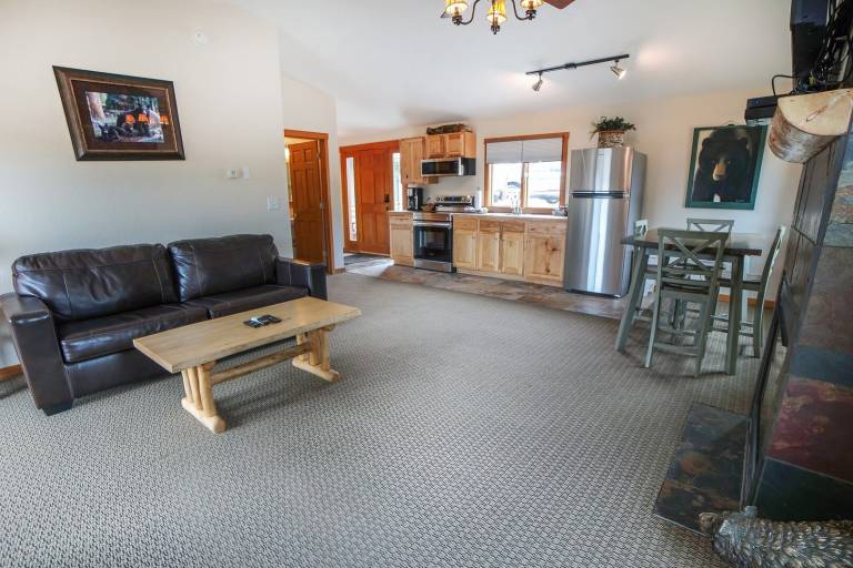Cabin with private pool & patio — photo 4