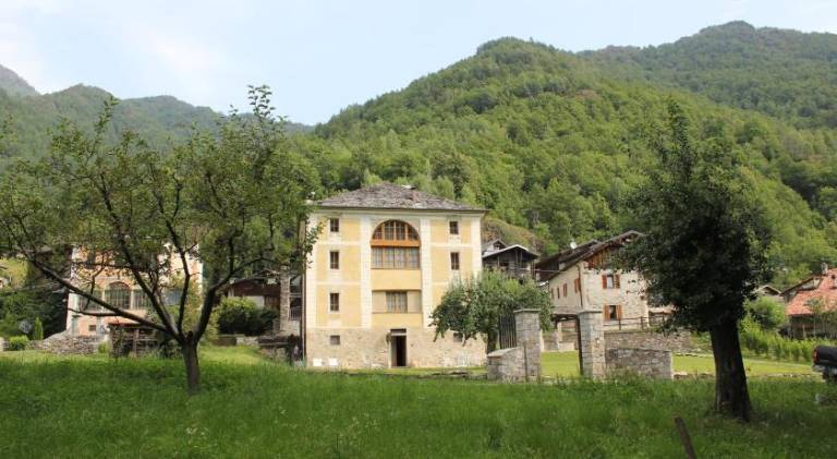 Beautiful rental apartment with yard & barbeque | Pets allowed in Vercelli