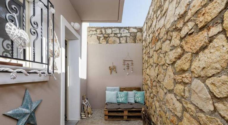 Villa with patio, yard & private pool — photo 5