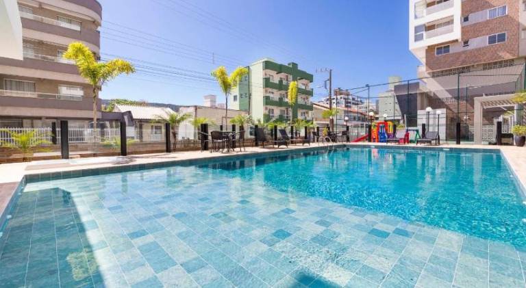 Holiday apartment with pool | Close to the beach | Pets allowed in Bombinhas