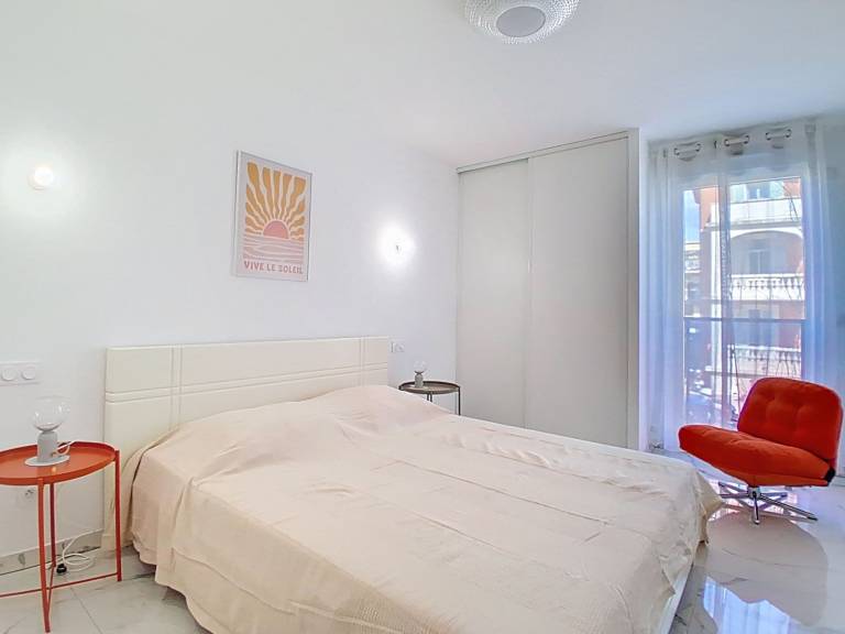 Apartment with yard & terrace — photo 3
