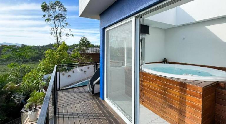 Vacation home with pool — photo 3
