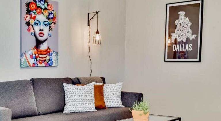 Apartment with pool in Dallas, TX