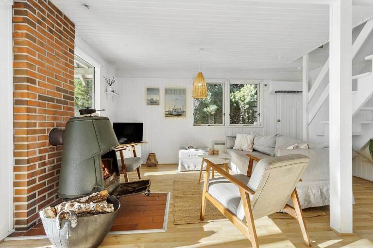 Vacation home with terrace, garden & barbecue — photo 5