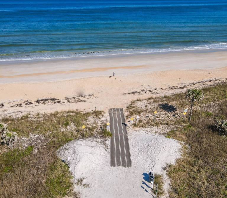 Beach Cottage 3 Bed 2 Bath Heated Pool Free Golf Cart bring your Boat RV Private 1AC lot — photo 2