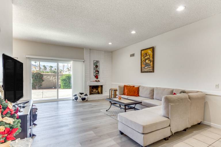 Pet-Friendly Palm Desert Condo w/ Pool Access! — photo 3