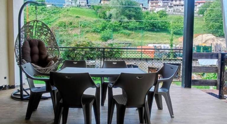Apartment with yard, patio & barbeque — photo 4