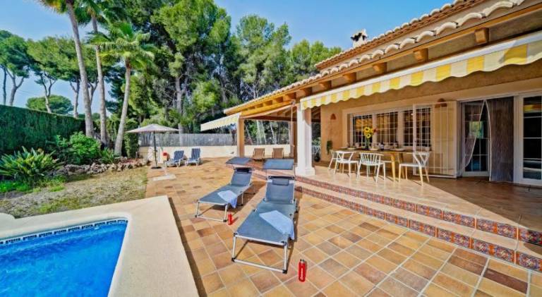 House with private pool, terrace & grill in Mora