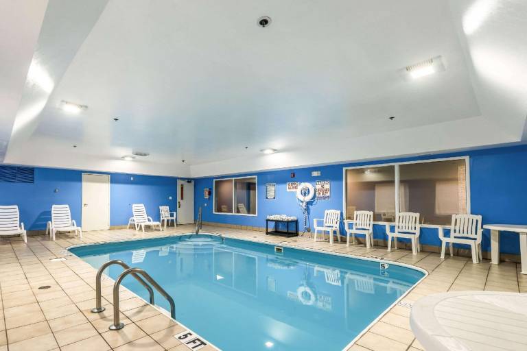 Comfort Inn & Suites Dayton Northwest - Englewood — photo 3