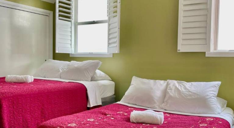 Private Large LA Bedroom w Private Full Bathroom or Half Bathroom TV AC WIFI Private Fridge