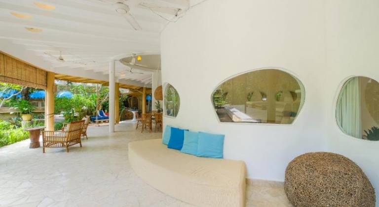 Villa with pool — photo 5