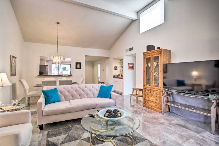 4 Mi to Dtwn Palm Springs Condo w Pool Access
