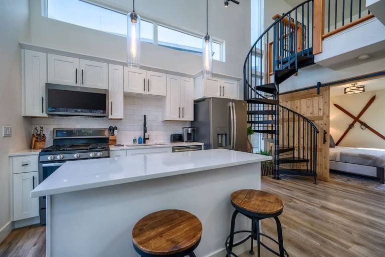 Children-friendly house with grill, pool & jacuzzi | Mountain view | Dogs allowed — photo 4