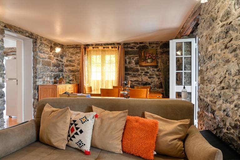 Family-oriented wonderful cottage with yard, barbeque & private pool | Mountain view | Dogs allowed — photo 4