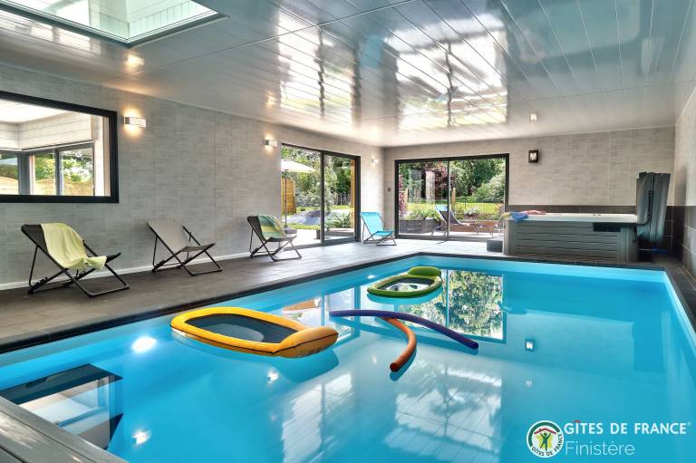 Gite with garden, terrace & heated pool in Quimper