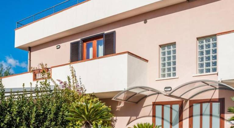 Serviced apartment with yard & patio | Beach nearby | Pets are welcome — photo 4