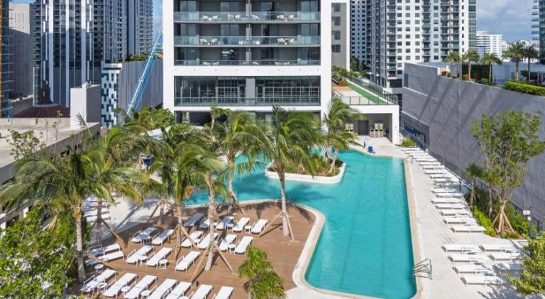 Apartment with pool | Close to Bayside Marketplace | Good for workation | Pets allowed — photo 4