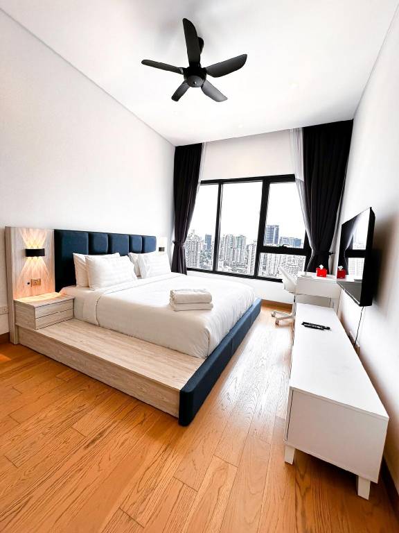 Rental apartment with BBQ, pool & hot tub | Close to Jalan Alor | Good for workation | Dogs allowed — photo 2