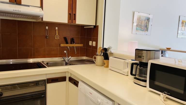 Studio with patio | Beach nearby | Pet-friendly — photo 5