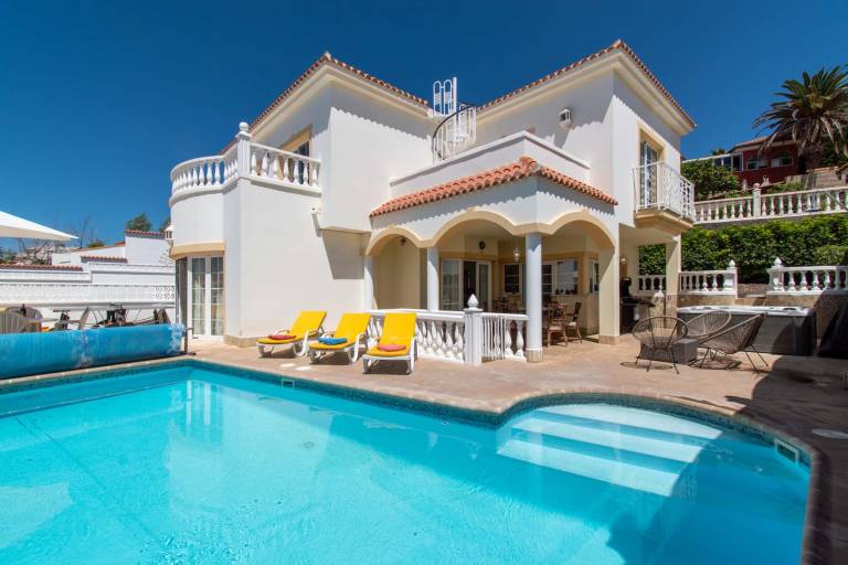 Children-friendly villa with fast internet, garden & private pool | Mountain view | Pet-friendly — photo 2