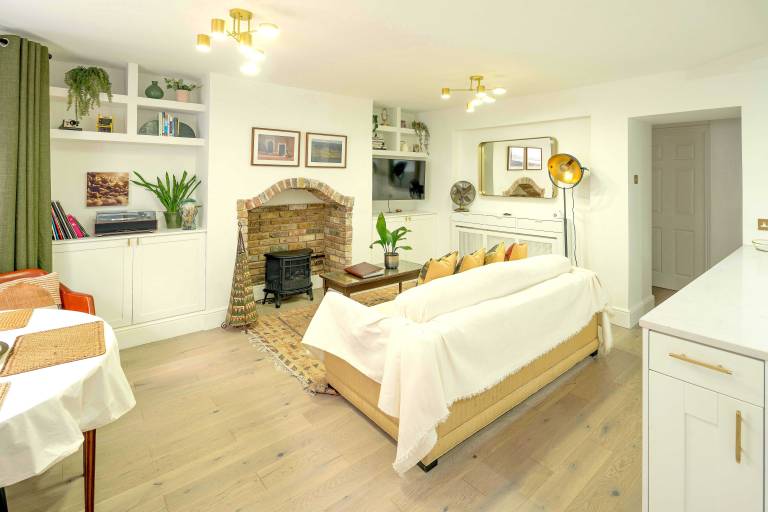Stylish Kensington Garden flat 2 mins to Tube