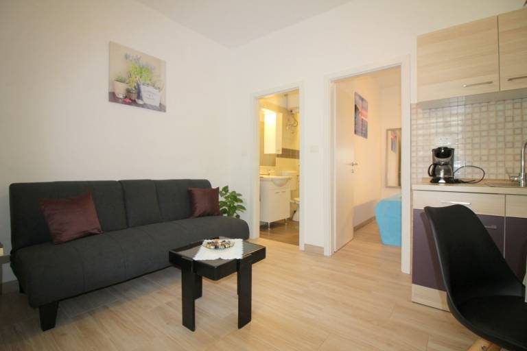 Dog-friendly apartment in the centre of Porec, just 400 metres from the beach — photo 2