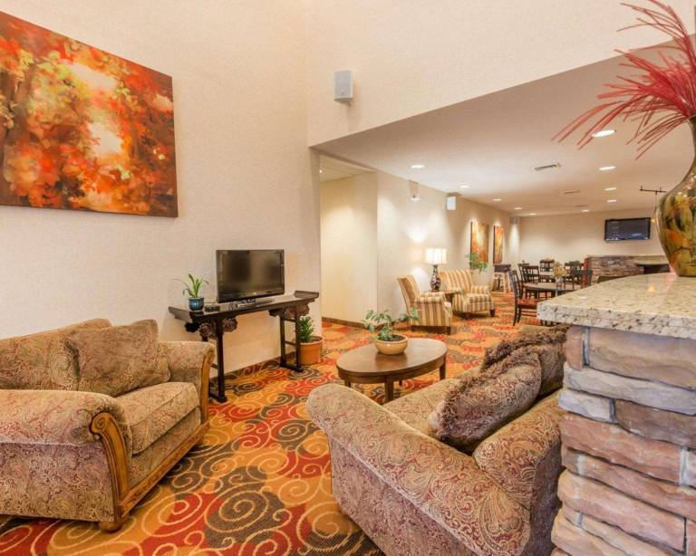 Comfort Suites Altoona North — photo 2