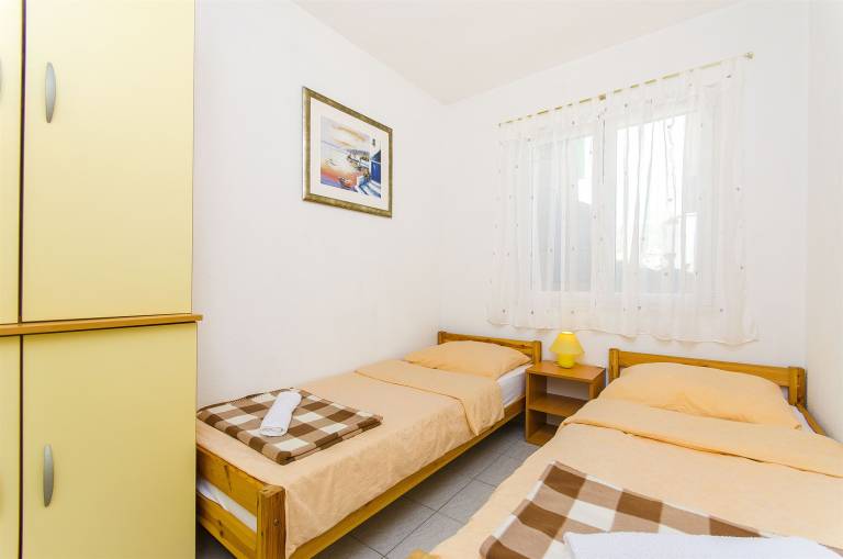 Holiday apartment with patio & barbecue | Sea view | Dogs allowed — photo 4