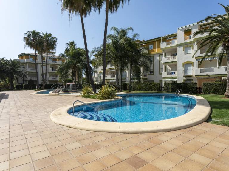 Charming Ground-Floor Apartment with Pool, Terrace & Beach Access in Denia — photo 4