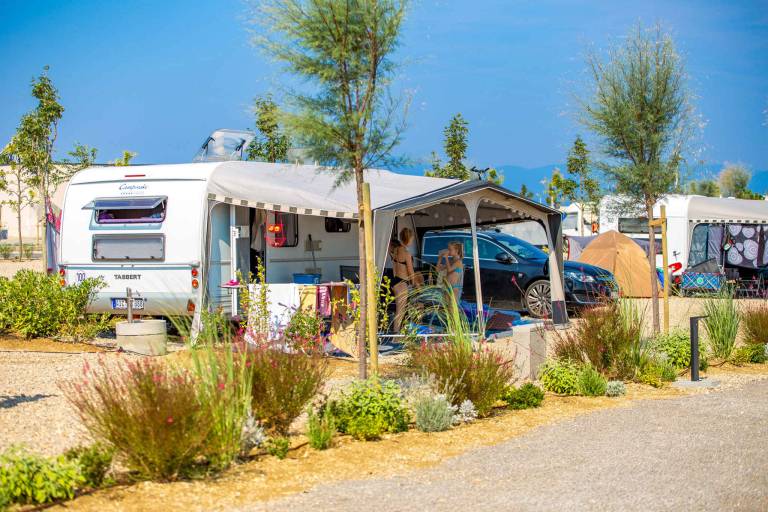 Mobile home with pool & patio — photo 3