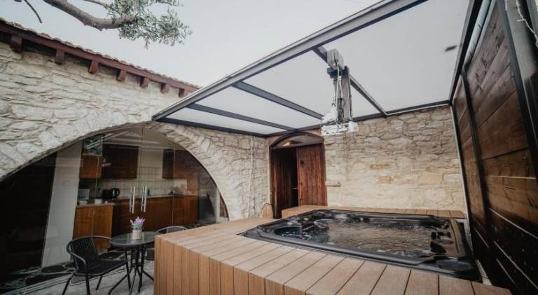 Villa with garden, private pool & barbeque | Suitable for remote work | Dogs allowed — photo 3