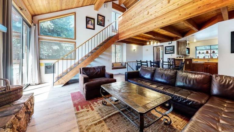 Fully equipped beautiful condo with heated pool, sauna & hot tub | Dogs allowed — photo 5