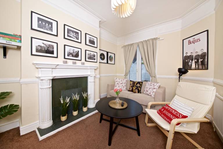 Beatles Themed Spacious 5 Bedrooms Terraced House