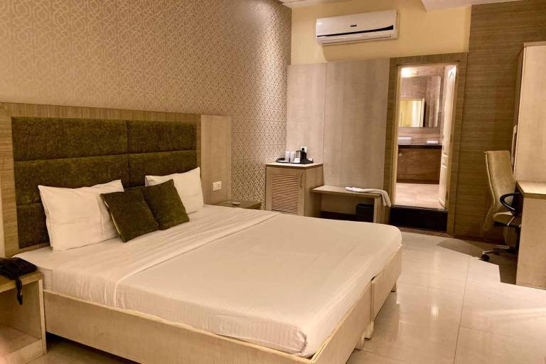 Status Business Hotel