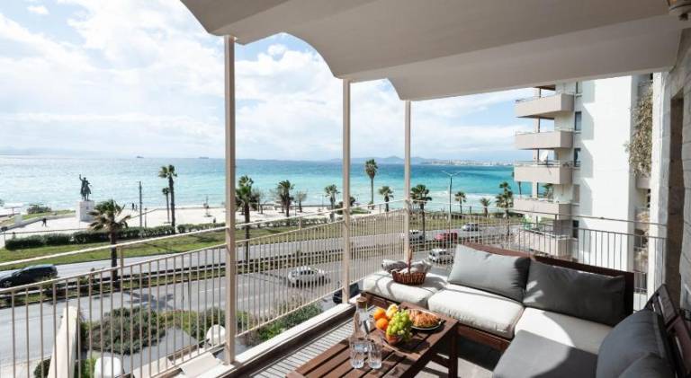 Zeus3 Beach Front Appartment, 2 BR, Sea View in Glyfada