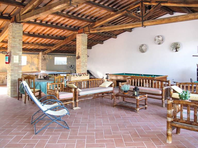 Vacation home with yard, private pool & barbeque | Nature view — photo 4