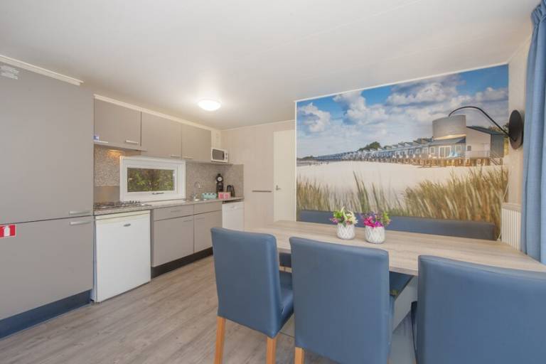 Chalet with terrace, yard & heated pool | Beach nearby | Pets are welcome — photo 3