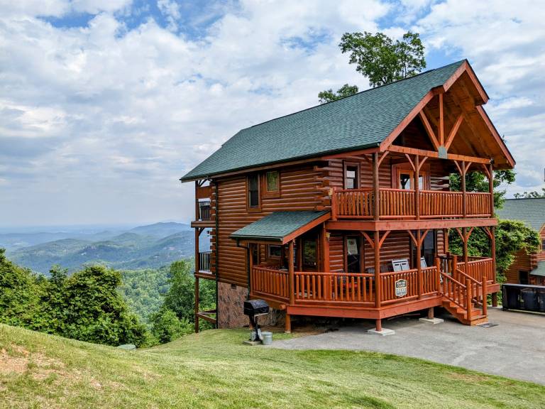 2 king beds, stunning mountain views, 4 spacious decks, private back deck, court — photo 3