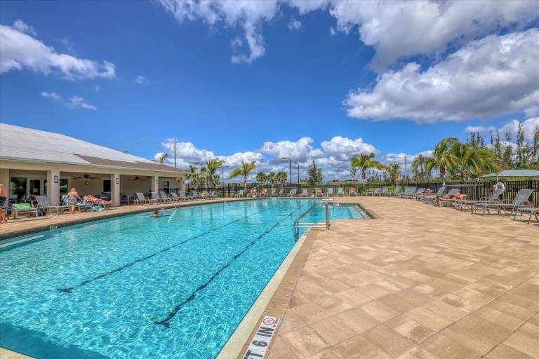 Family-friendly house with BBQ, garden & pool | Suitable for remote work | Pets are welcome — photo 3