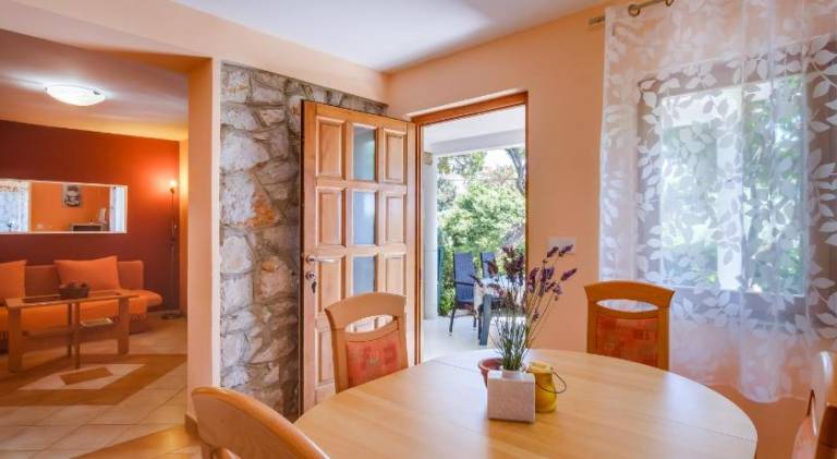 Holiday apartment with yard & terrace | Pet-friendly — photo 4