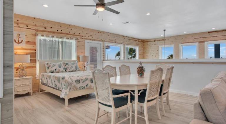 Vacation home with patio & barbeque | Perfect for remote work — photo 4