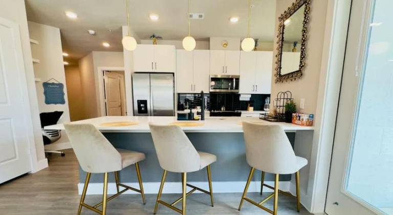 Apartment with pool in Austin, TX