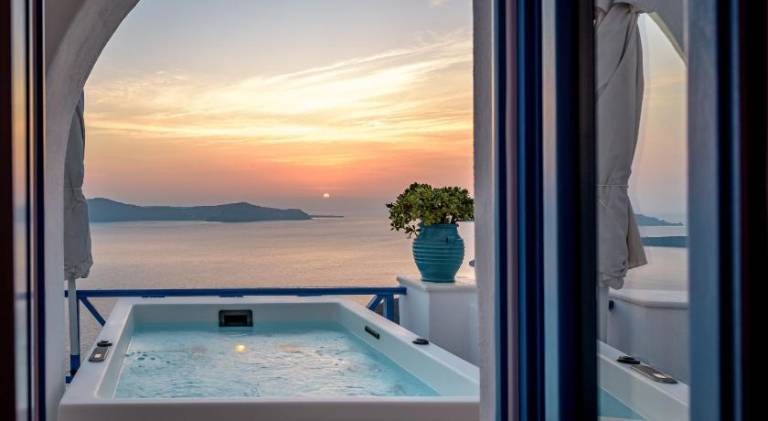Serviced apartment with pool, hot tub & terrace | Suitable for remote work — photo 2