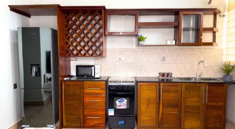 Apartment with garden & terrace — photo 4