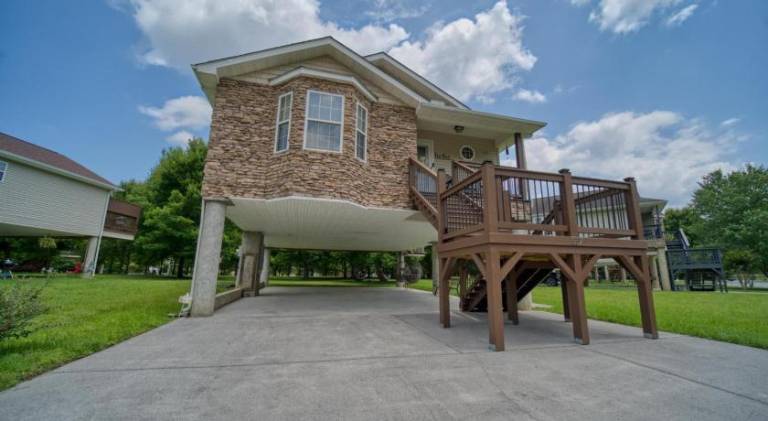 Vacation home with hot tub — photo 5