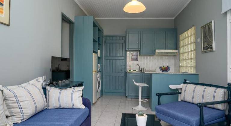 Holiday apartment with yard & terrace — photo 2