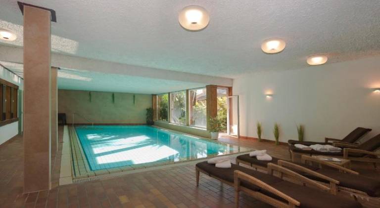 Wonderful serviced apartment with sauna, yard & hot tub | Pets allowed — photo 2