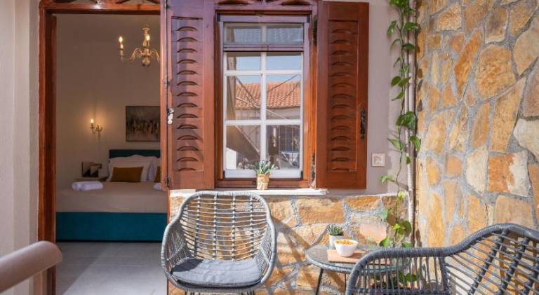 Apartment with patio — photo 5